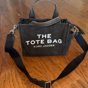 Marc Jacobs THE TOTE BAG size small black gently used